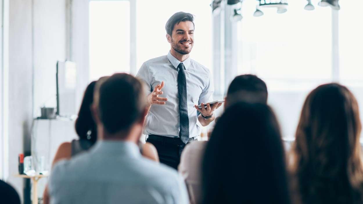 Hores de formació per assistència a reunions